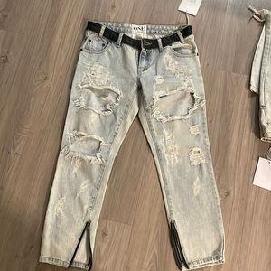 BNWT trashed free birds distressed crop W/ zip detail. Size 28 ONE TEASPOON